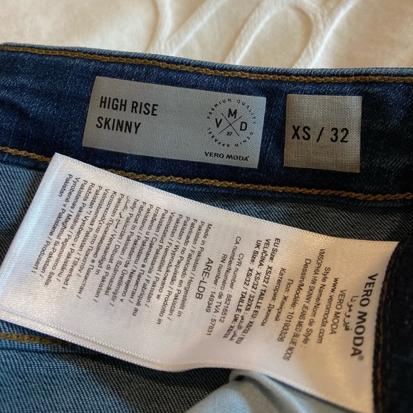 Vero Moda High Rise Skinny Jeans - Picture 2 of 5